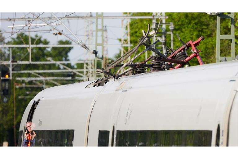 In Köln mussten etwa 750 Passagiere drei Stunden in zwei Zügen ausharren (Archivbild).