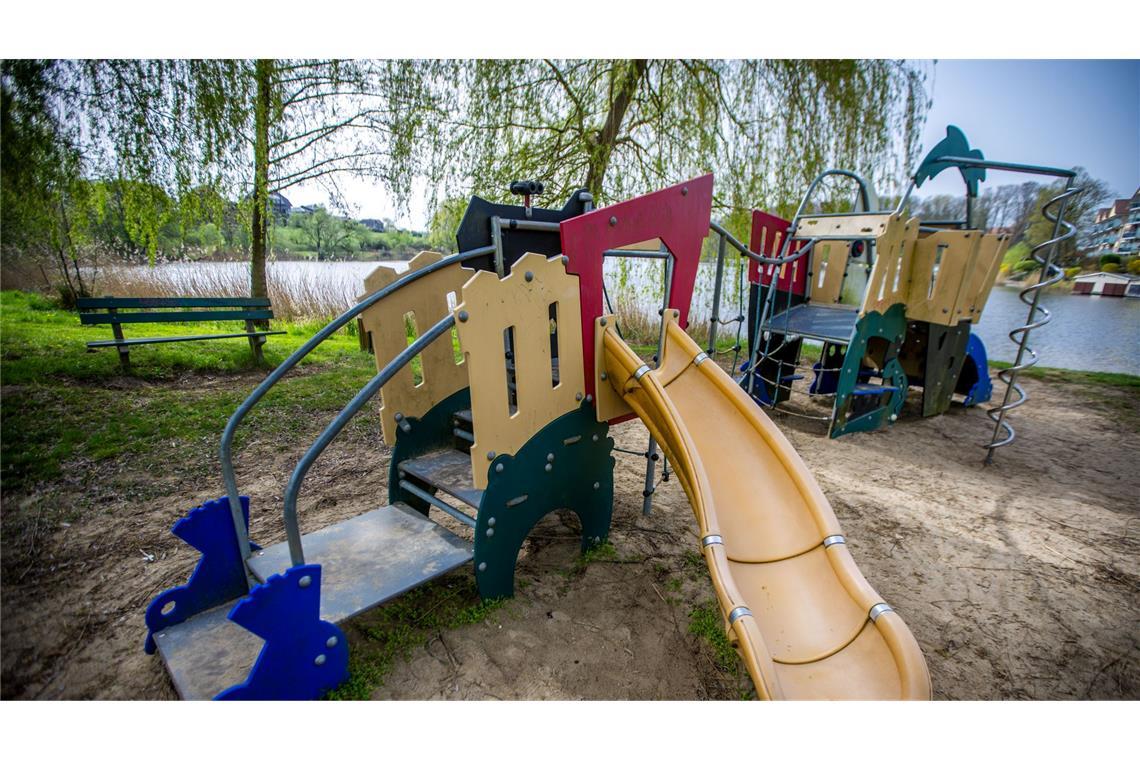 In Mecklenburg-Vorpommern haben Kinder nach einer neuen Studie den weitesten Weg zu einem Spielplatz. (Archivbild)