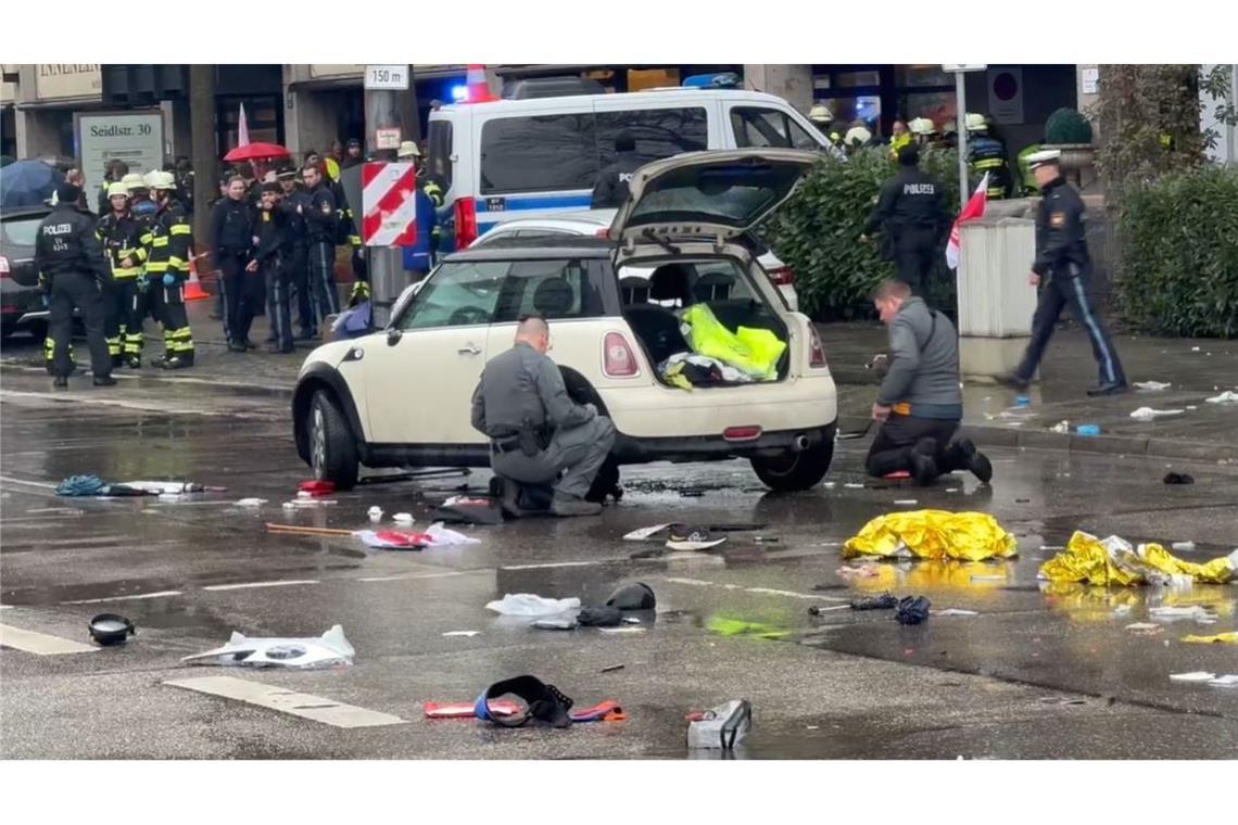 In München ist ein Auto in eine Menschenmenge gefahren.