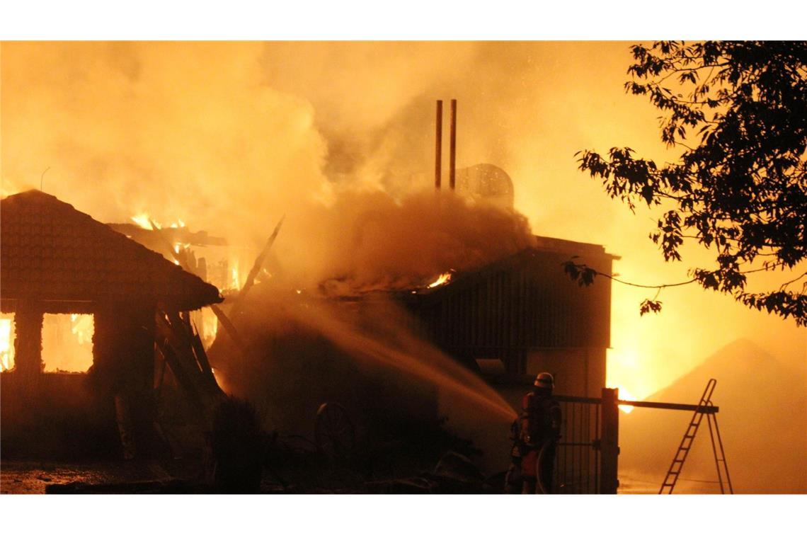 In Passau steht ein bekanntes Gasthaus in Brand.