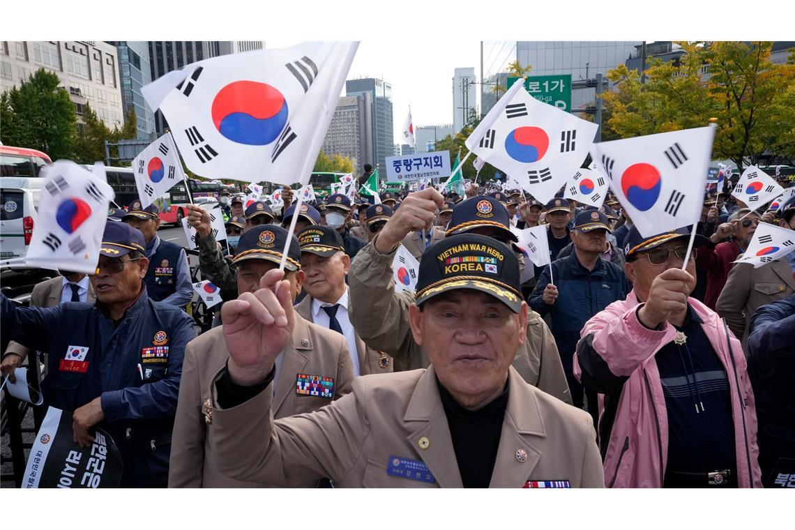 In Seoul protestieren Veteranen gegen die Stationierung nordkoreanischer Truppen in Russland. (Archivbild)