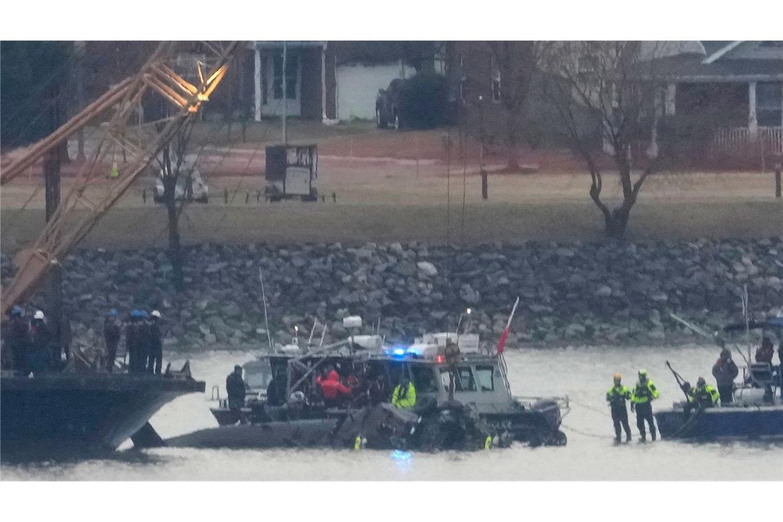 In Washington laufen die Bergungsarbeiten nach dem Flugzeugabsturz.