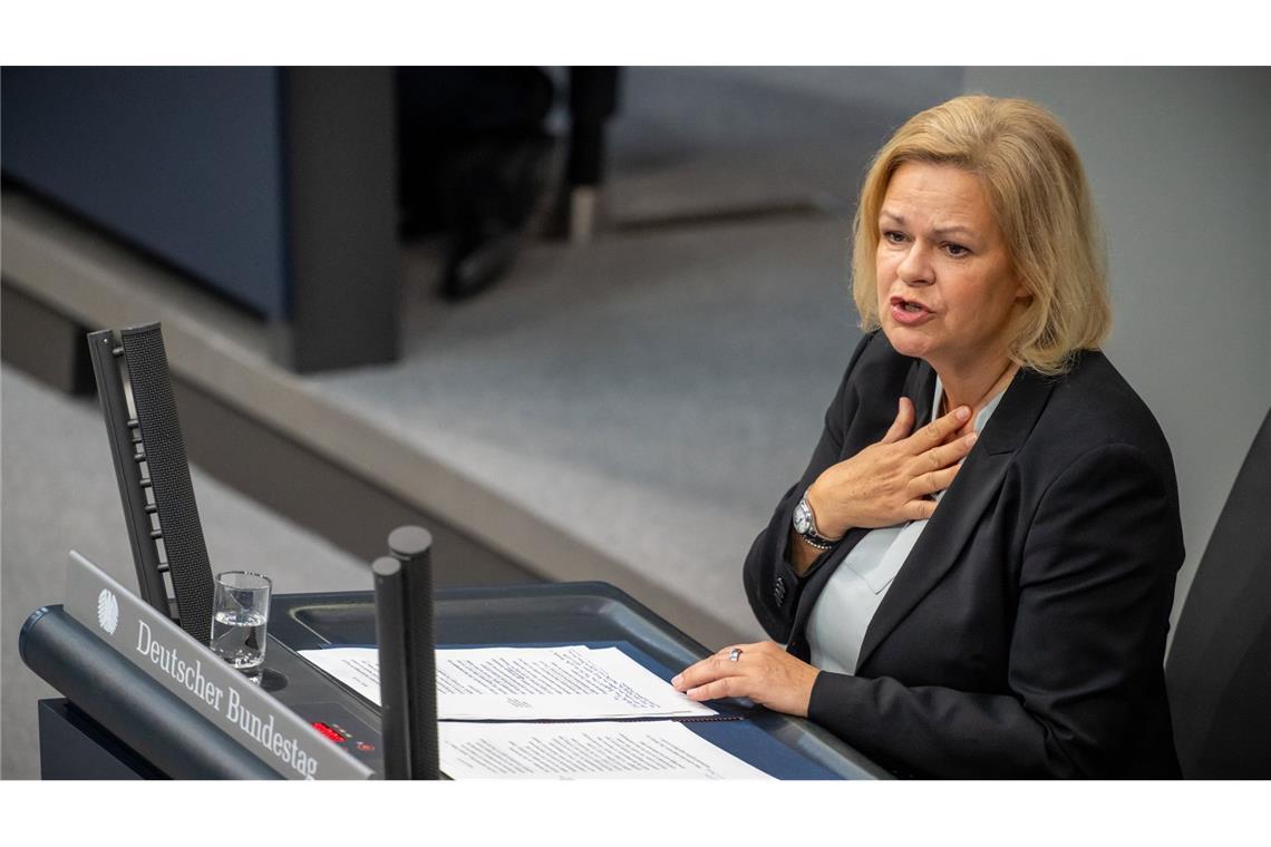 Innenministerin Nancy Faeser hat das Sicherheitspaket im Bundestag eingebracht.