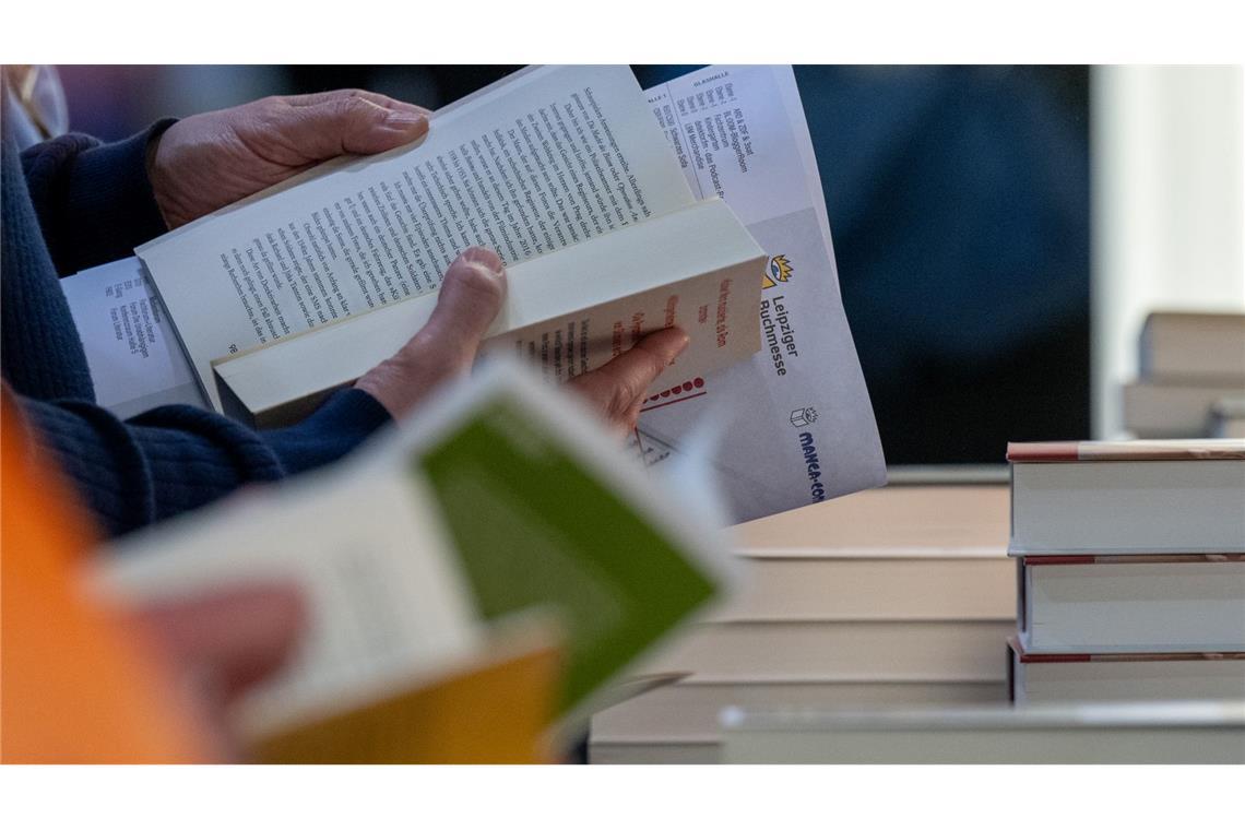 Insbesondere Sach- und Jugendbücher waren 2024 beliebt. (Symbolbild)