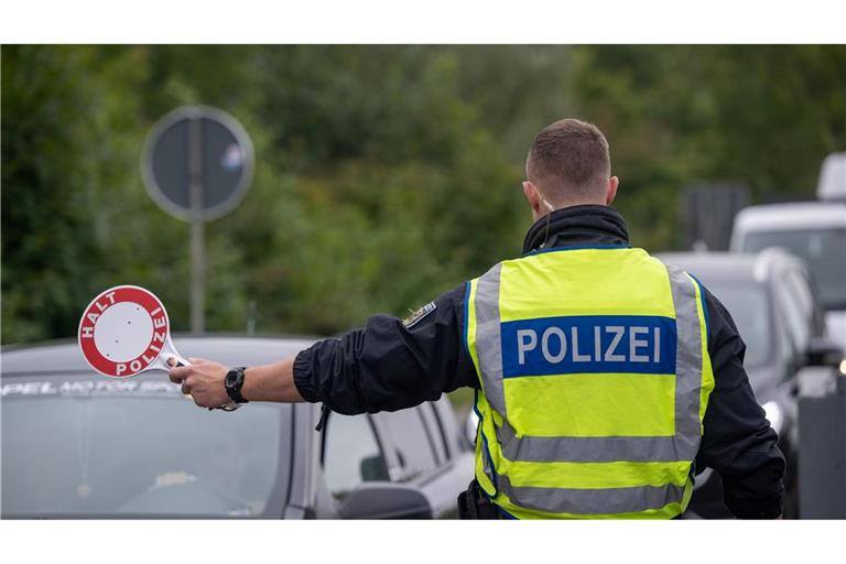 Inzwischen gibt es stationäre Kontrollen an allen deutschen Landgrenzen.