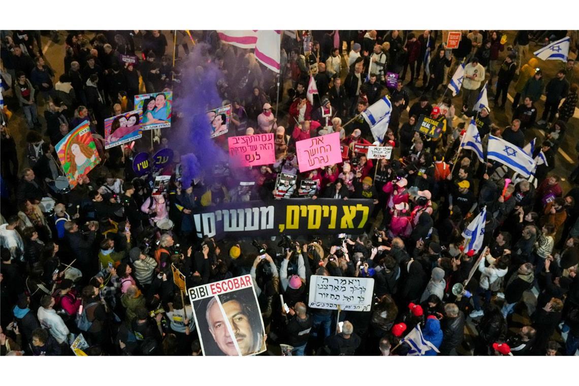 Israelis protestieren in Tel Aviv gegen die Regierung von Ministerpräsident Netanjahu.