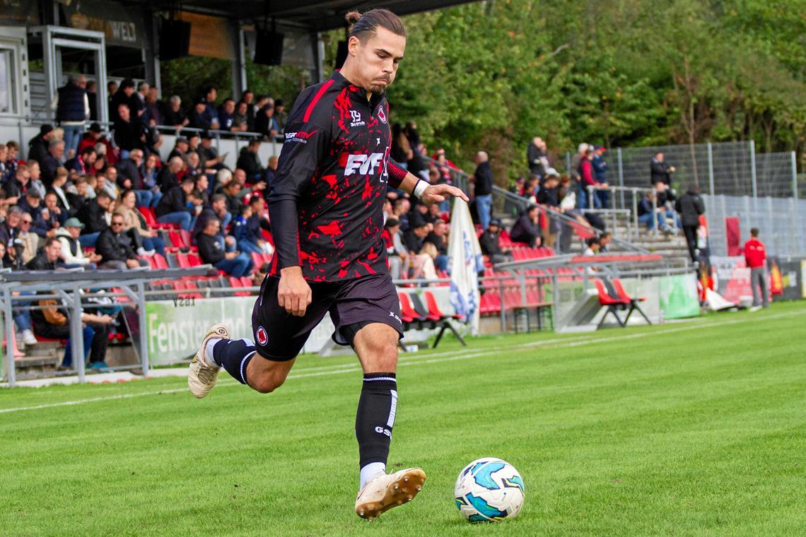 Ist im Pokalduell morgen im Trikot der Gäste aus Göppingen am Ball: Der ehemalige Großaspacher Bastian Frölich. Foto: Imago