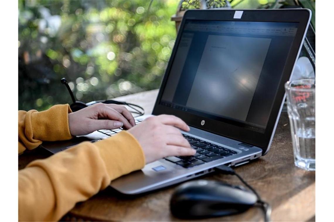 Unternehmen sehen Homeoffice skeptischer als Arbeitnehmer Ist man im Home Office wirklich produktiver? Die Meinungen dazu gehen auseinander. Foto: Britta Pedersen/dpa-Zentralbild/dpa