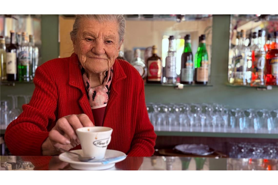 Italiens älteste Barista Anna Possi verkauft auch mit 100 noch Kaffee.