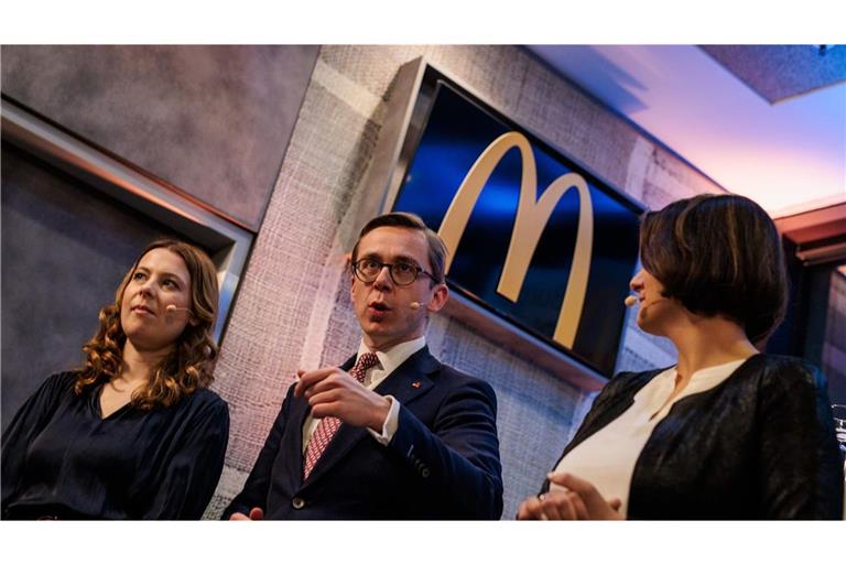 Jamila Schäfer (Grüne), Philipp Amthor (CDU) und Elvan Korkmaz-Emre beim McDonald’s Burger-Dialog.