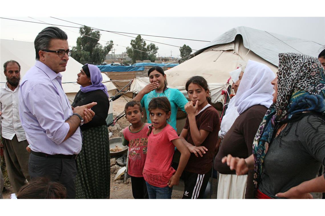 Jan Ilhan Kizilhan 2015 in einem Flüchtlingscamp im Irak.