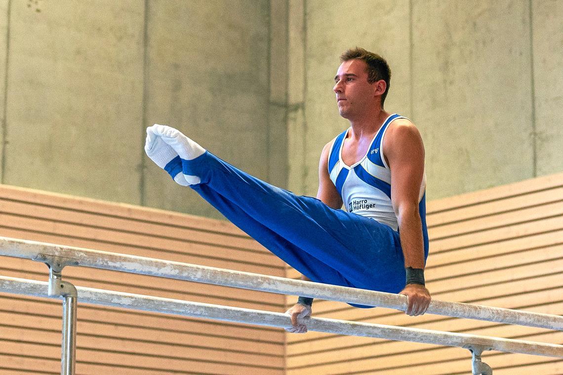 Jaymie Schmalfuß streckt sich nach Kräften, um seinen Beitrag zum angepeilten Klassenverbleib der TSG zu leisten. Foto: Chris Cocks