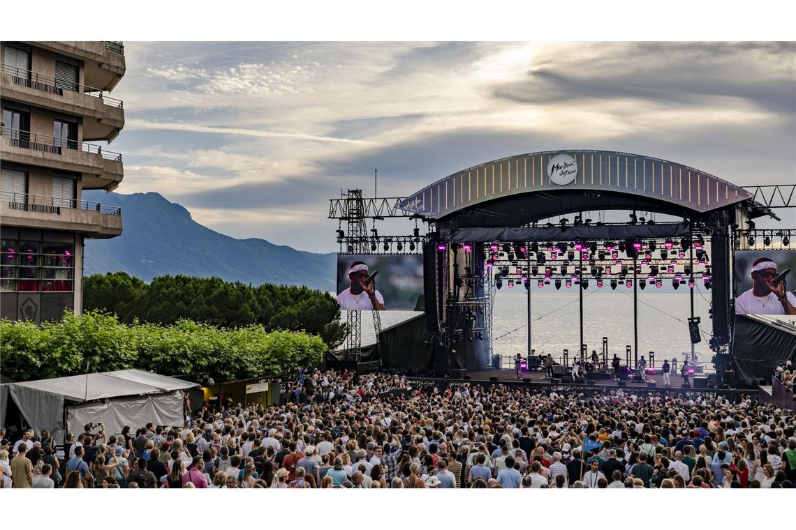 Jazzmusiker Trombone Shorty und Orleans Avenue weihen in Montreux die eigens gebaute Seebühne ein.