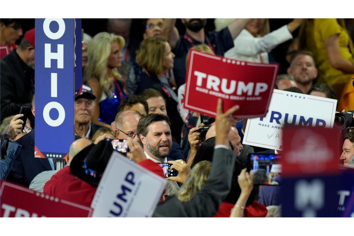 JD Vance, Vizekandidat der Republikaner für die US-Präsidentschaftswahl, wird am ersten Tag der Republican National Convention vorgestellt.