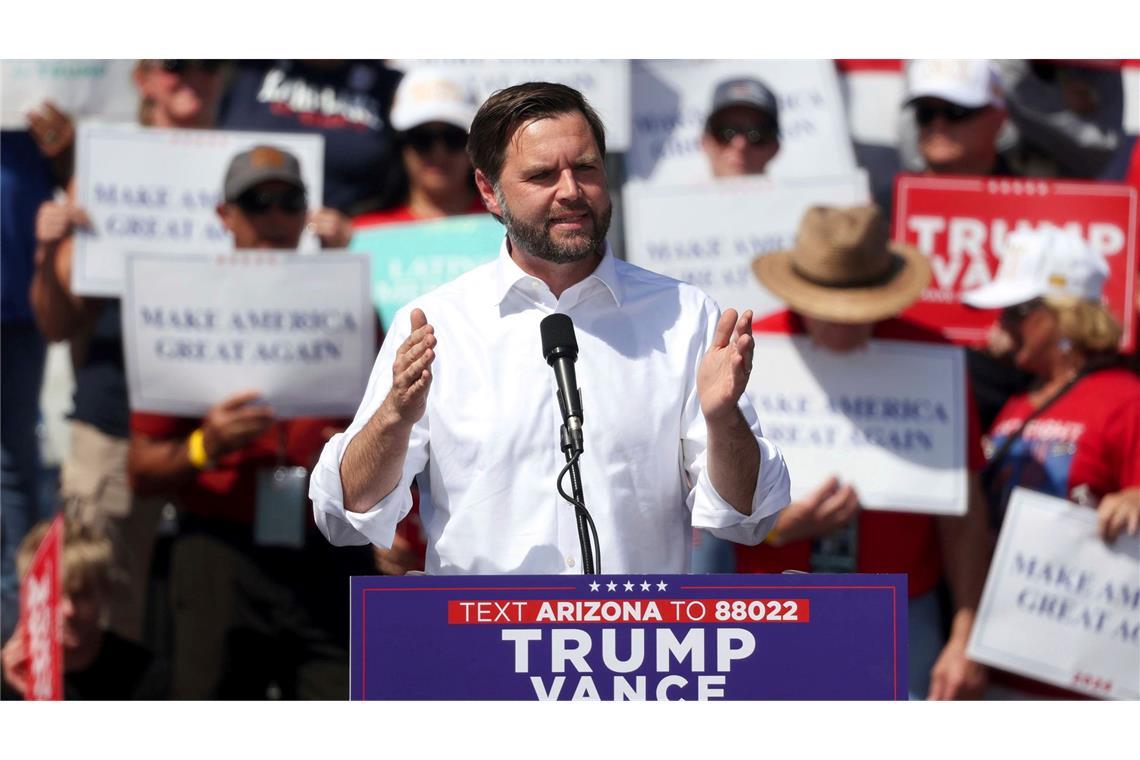 J.D. Vance wirbt in Tuscon im Swing State Arizona um Stimmen von Latinos. (Archivbild)