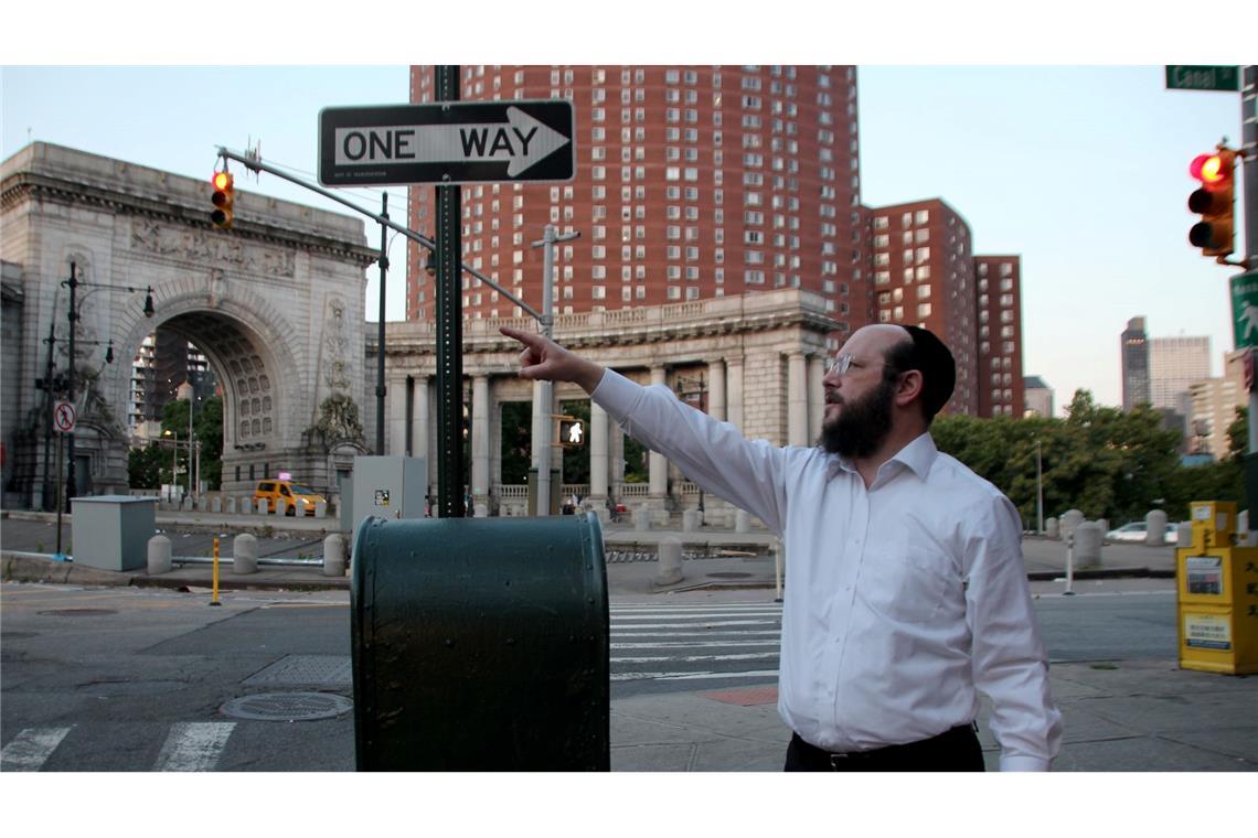 Jeden Donnerstagmorgen prüft Rabbi Moshe Tauber, ob der Eruv in Manhatten intakt ist.