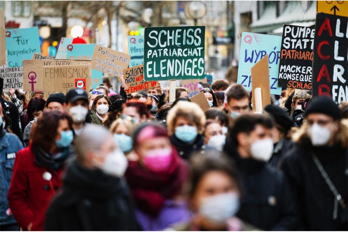 Jedes Jahr demonstrieren am 8. März Menschen weltweit für echte Gleichberechtigung.