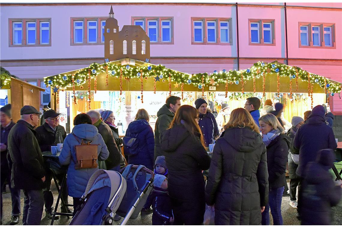 Jedes Jahr eine Augenweide: Der toll geschmückte Stand der Stiftskirche. Foto: T...