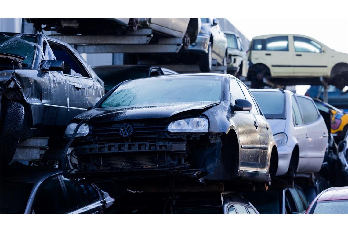 Jedes Jahr werden tausende Fahrzeuge unerlaubt abgestellt - und es werden immer mehr. (Archivbild)