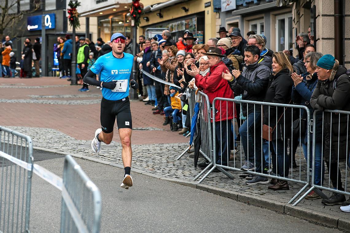 Jens Mergenthaler muss sich darauf einstellen, an der Spitze des Felds wieder ein einsames Rennen zu laufen. Die Unterstützung der Zuschauer ist ihm aber sicher. Foto: Alexander Becher