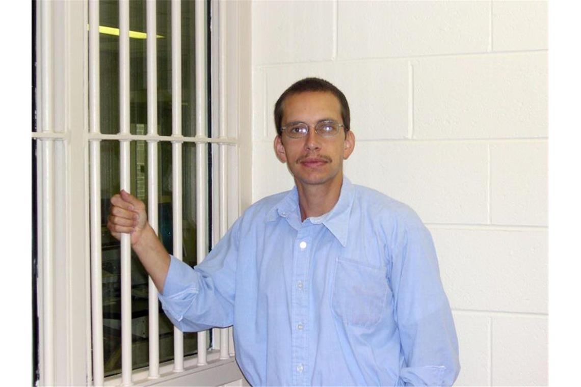 Ex-Häftling Söring wieder in Deutschland: „Froh und dankbar“ Jens Söring im Jahr 2003 in der US-Justizvollzugsanstalt Brunswick Co. Foto: Carlos Santos/AP/dpa