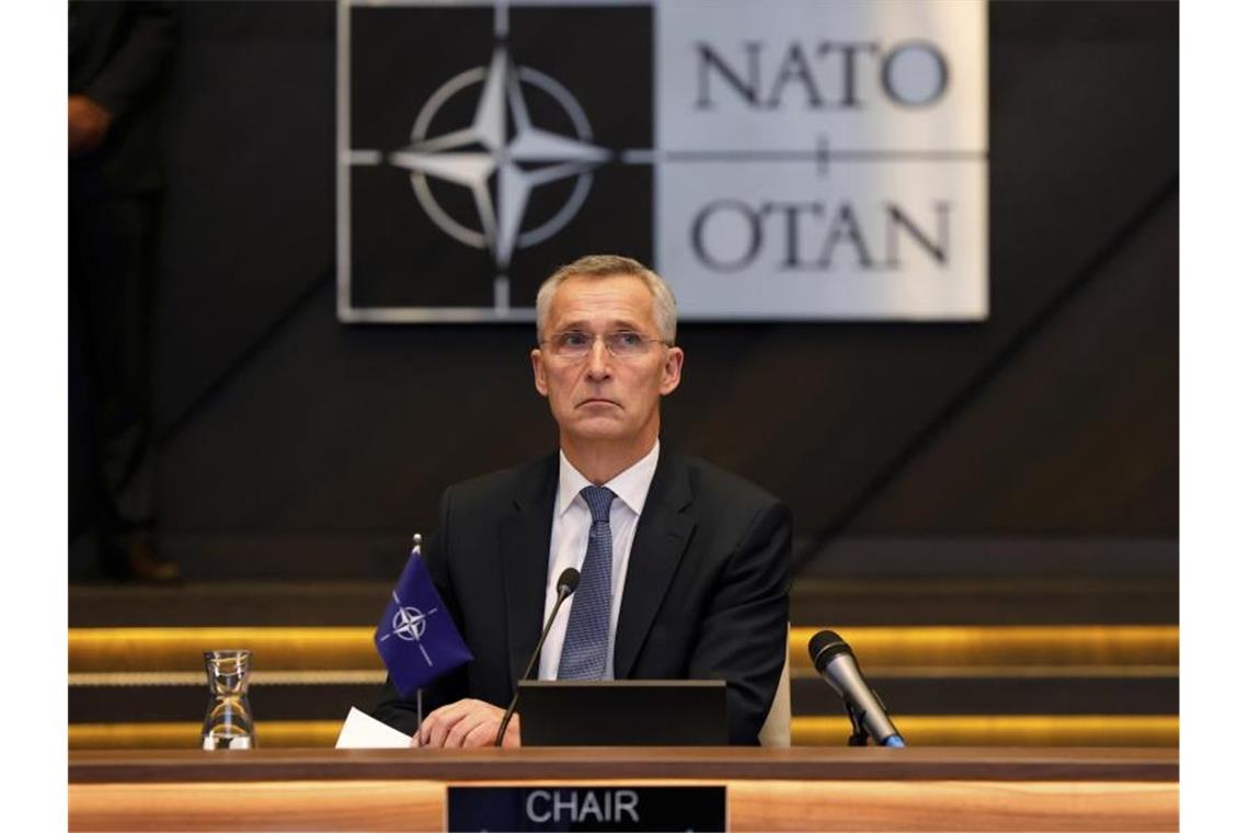 Nato will Überschwappen des Ukraine-Kriegs verhindern Jens Stoltenberg, NATO-Generalsekretär, leitet den Sondergipfel der Staats- und Regierungschefs der Nato-Staaten. Foto: Olivier Matthys/AP/dpa