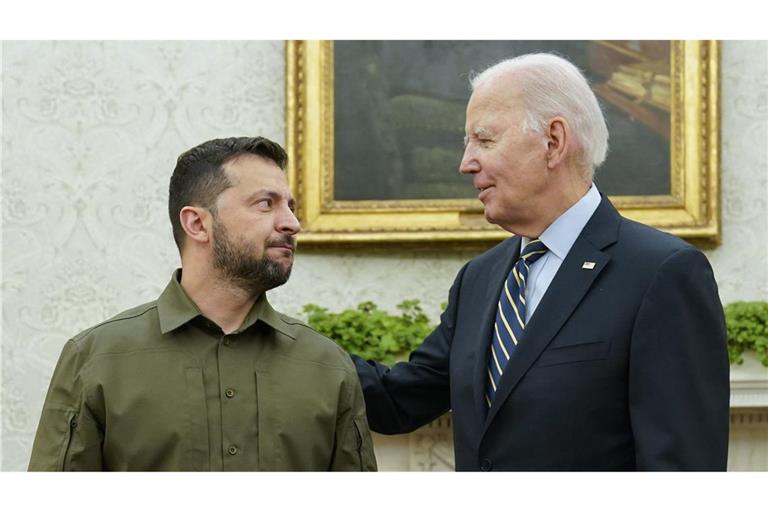 Joe Biden im Gespräch mit Wolodymyr Selenskyi. (Archivbild)