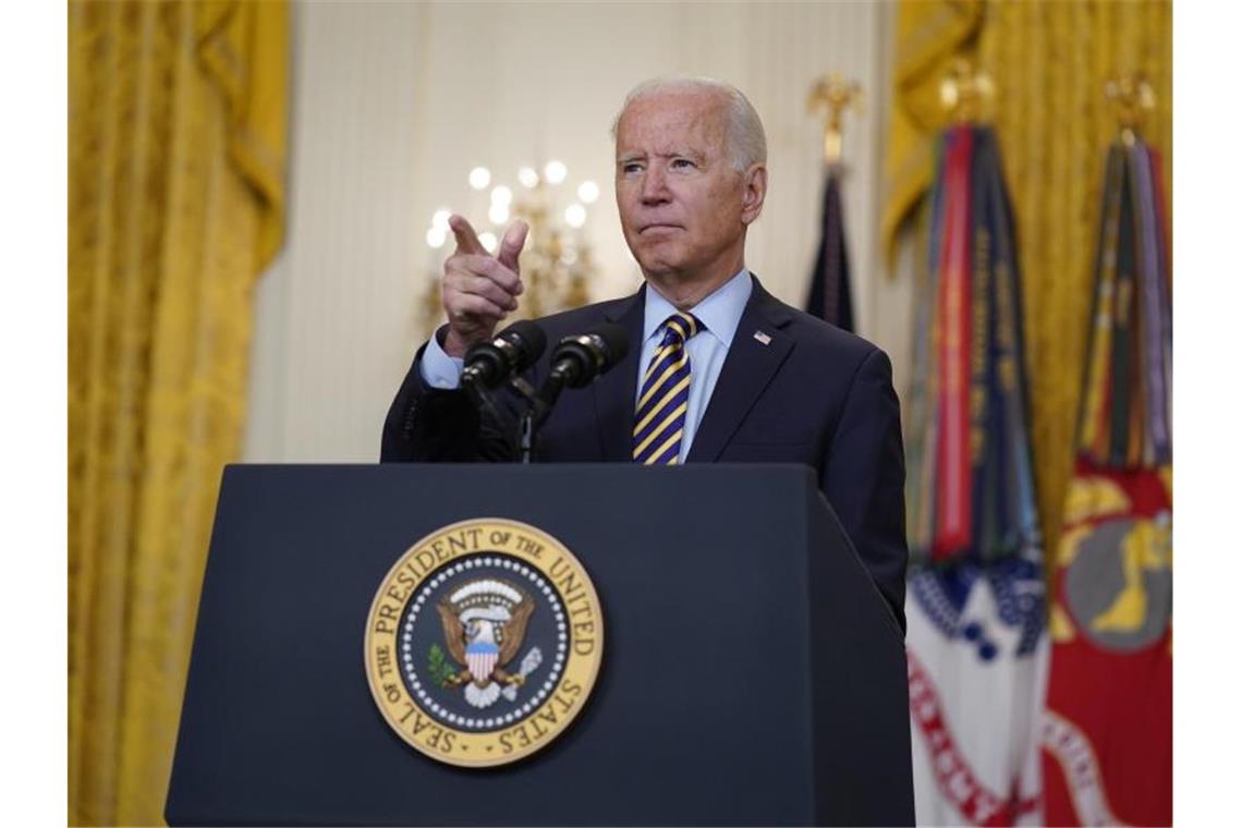 Biden verteidigt Afghanistan-Abzug amerikanischer Truppen Joe Biden, Präsident der USA, spricht über den amerikanischen Truppenabzug aus Afghanistan im East Room des Weißen Hauses. Foto: Evan Vucci/AP/dpa