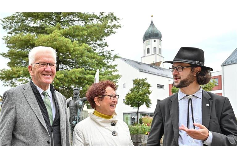 Johannes Kretschmann (rechts) mit seinen Eltern, Baden-Württembergs Ministerpräsident Winfried Kretschmann und dessen Frau Gerlinde