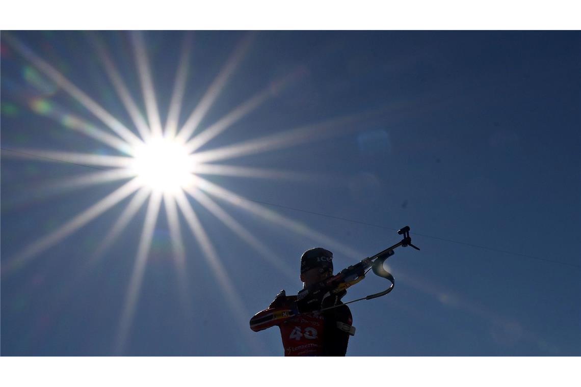 Johannes Thingnes Boe aus Norwegen am Schießstand während der Biathlon Weltmeisterschaft in der Roland Arena Lenzerheide.