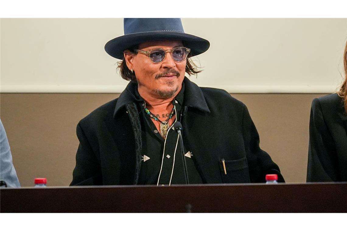 Johnny Depp stellt Opfern Hilfe in Aussicht.