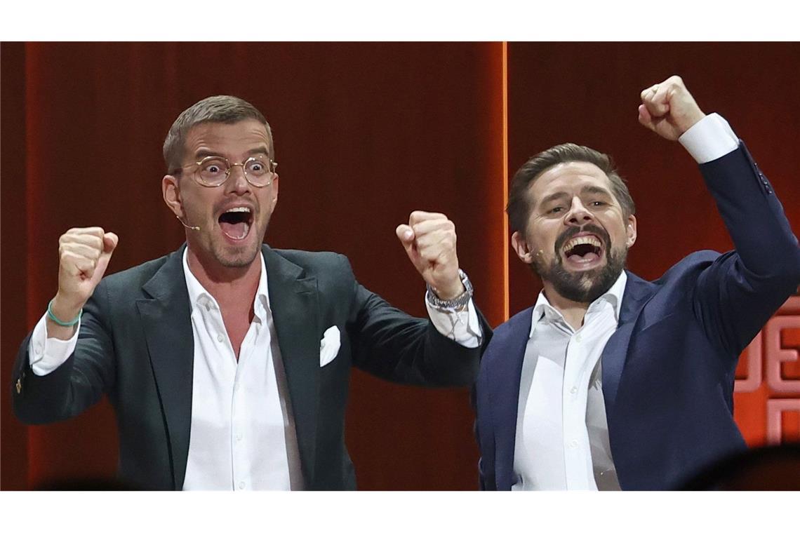 Joko Winterscheidt (l) und Klaas Heufer-Umlauf haben bei "Joko und Klaas gegen ProSieben" einen Programmtag bei dem Sender ergattert.