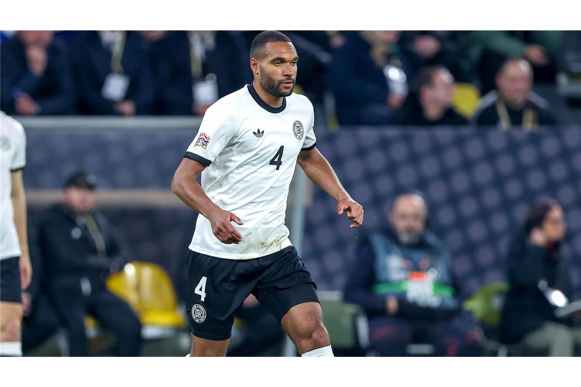 Jonathan Tah (Note 3,5): In Mailand beim Hinspiel noch eher wackelig unterwegs – jetzt zunächst wieder sicherer, aber auch weniger gefordert. Der Innenverteidiger machte seine Sache ruhig und unaufgeregt, bis er gegen stärker werdende Italiener in Hälfte zwei ins Wanken geriet.