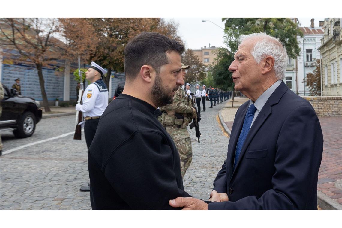 Josep Borrell war bereits mehrfach in der von Russland angegriffenen Ukraine, um dem Land die Solidarität der EU zu versichern. (Archivbild)