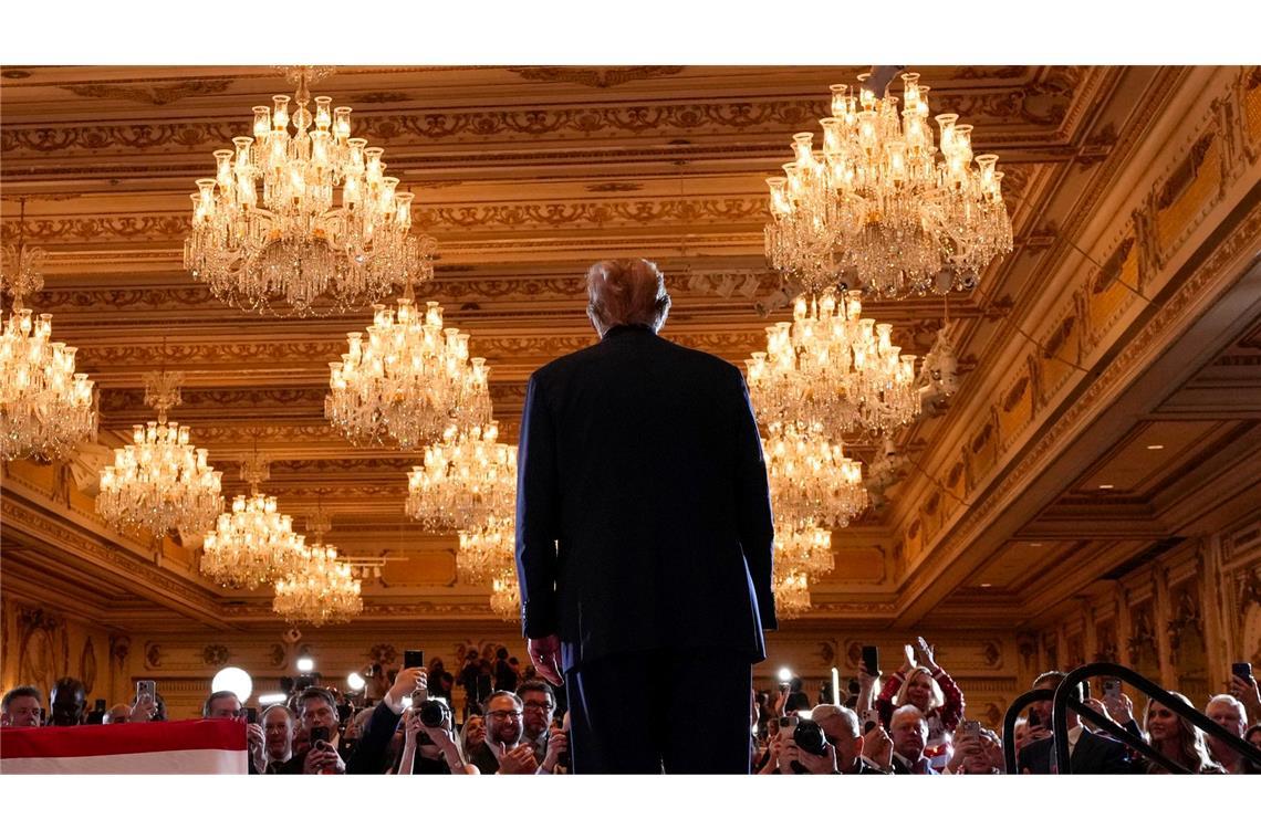 Jubel für Donald Trump bei der "Super Tuesday"-Wahlparty in Mar-a-Lago. Bei den Vorwahlen der Republikaner hat der ehemaliger US-Präsident eine Siegesserie hingelegt.