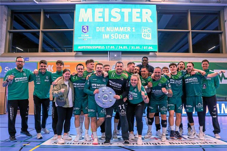 Jubel über die Meisterschaft und Vorfreude auf die Aufstiegsrunde bei den Handballern des HC Oppenweiler/Backnang. Foto: Alexander Becher 