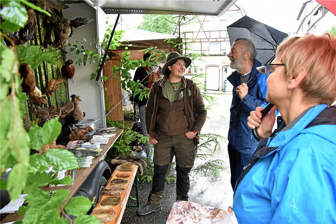 Julia Hönig von der Kreisjägerschaft Backnang bringt den Menschen die regionalen...