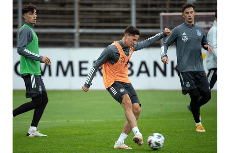 Julian Draxler beim Training des DFB-Teams in Köln. Foto: Federico Gambarini/dpa