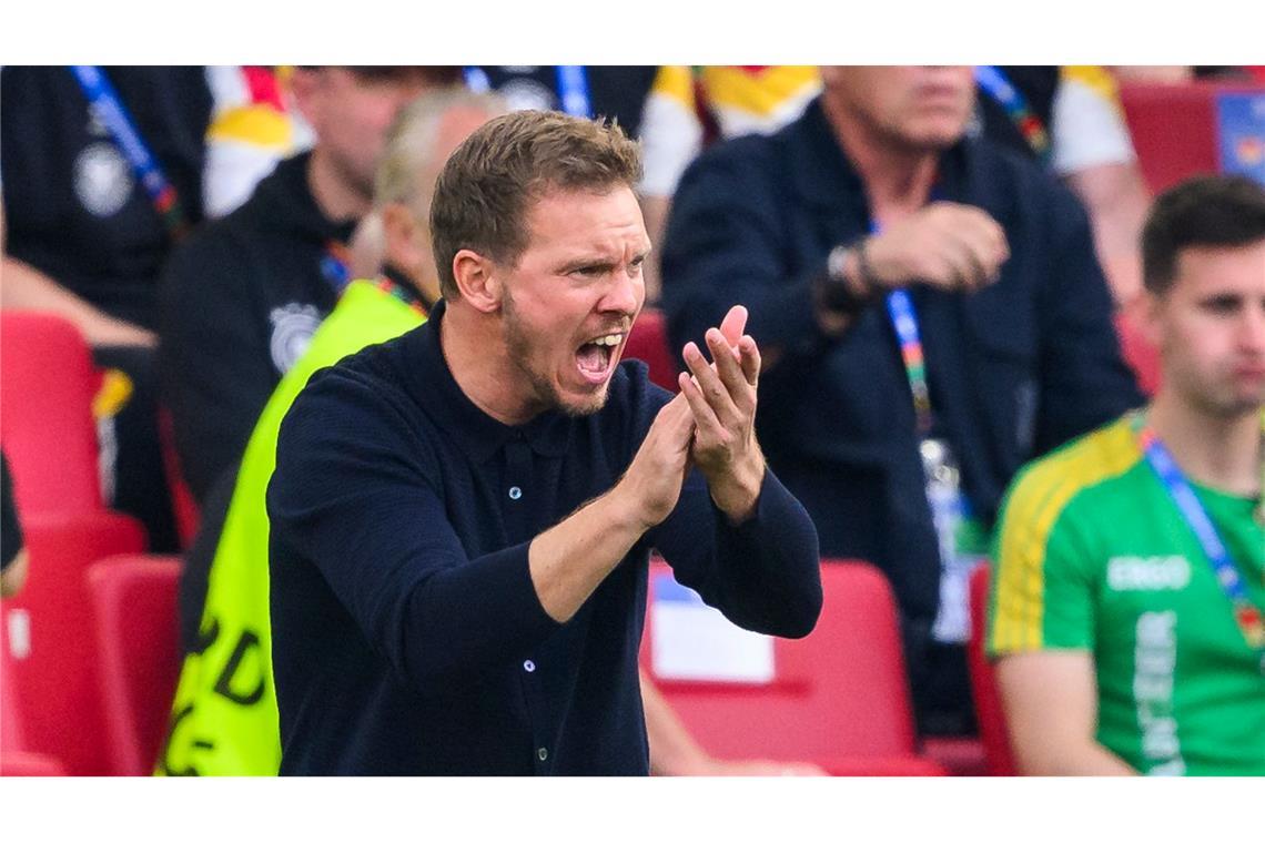 Julian Nagelsmann feuert seine Spieler an.