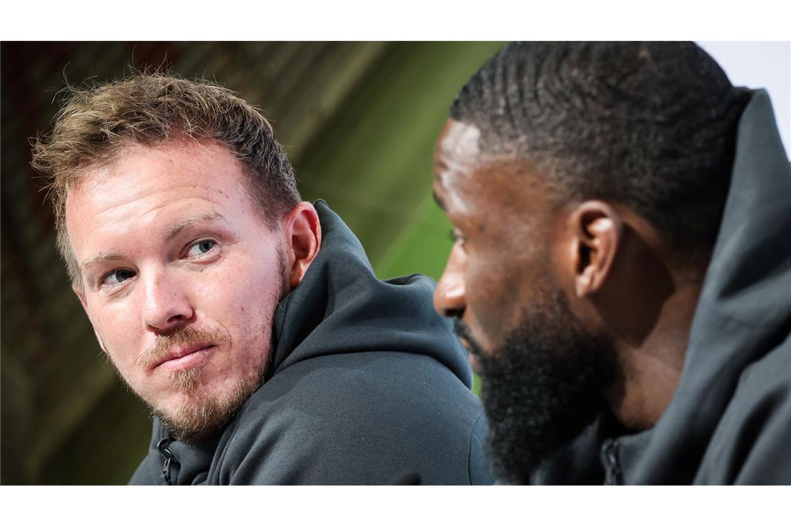 Julian Nagelsmann und Antonio Rüdiger bei einer Pressekonferenz.