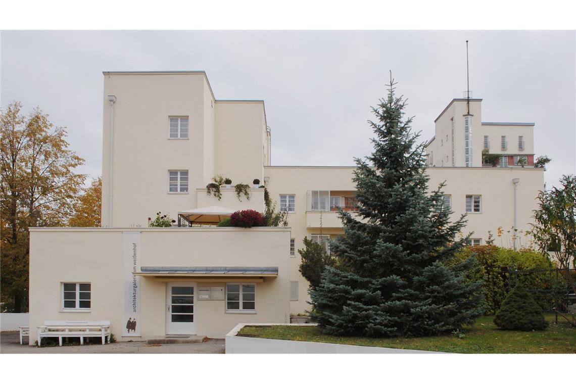 Junge Architektur ist zu sehen in der Architekturgalerie am Weißenhof in Stuttgart, die in einem von Peter Behrens entworfenen Gebäude  residiert.