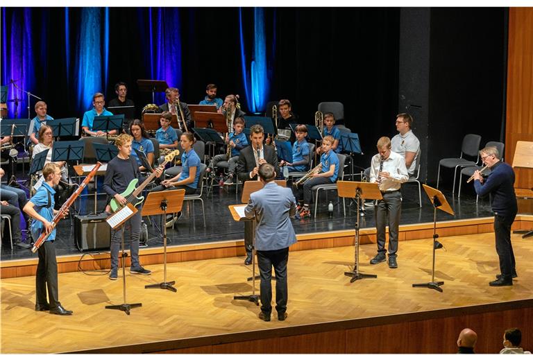 Junge Bläser zeigten – mitunter zusammen mit ihren Lehrkräften – beim Konzert „Flashing Winds“ im Backnanger Bürgerhaus hervorragende Leistungen. Foto: A. Becher