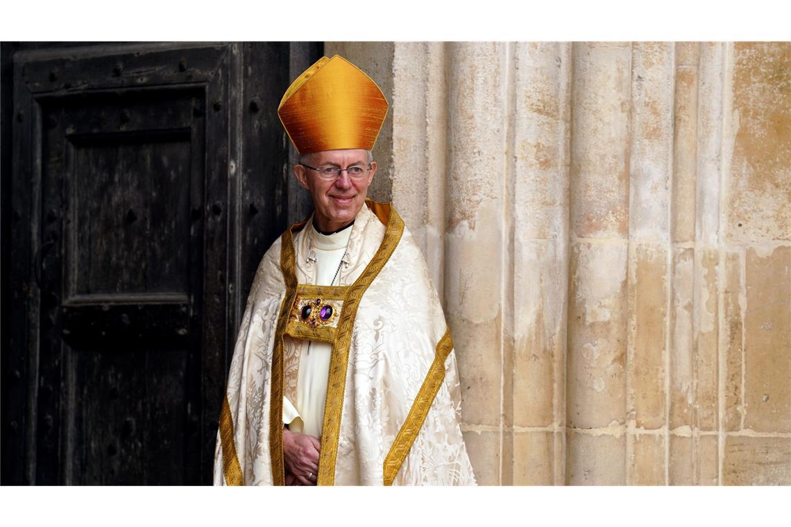 Justin Welby, Erzbischof von Canterbury, steht am 6. Mai 2023 in der Westminster Abbey vor der Krönungszeremonie von König Charles III. und Königin Camilla an einer Kirchentür.