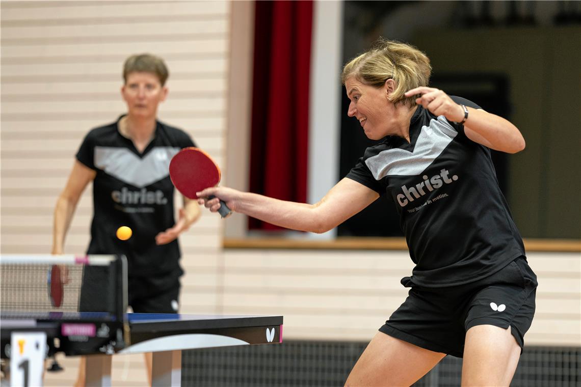 Jutta Ernst (links) und Andrea Winter haben dem TSV Untergröningen die erste Doppelniederlage der Saison beigebracht. Foto: Alexander Becher