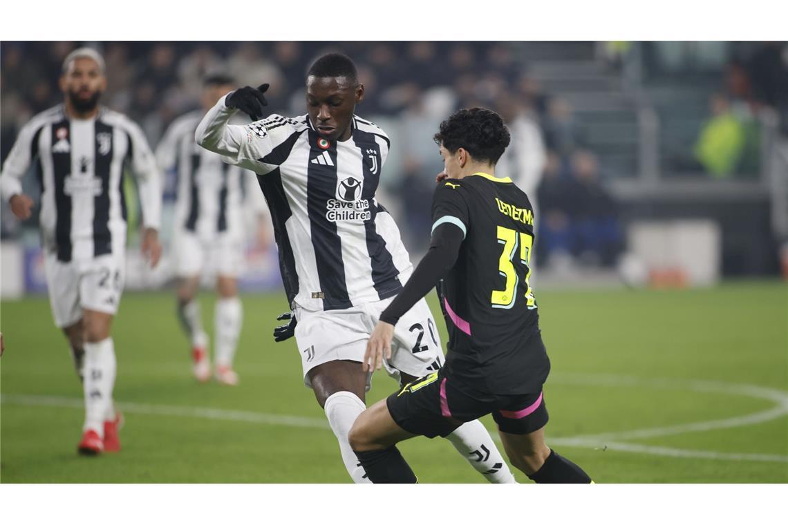 Juventus Turin und der Ex-Frankfurter Randal Kolo Muani (l) können auf das Achtelfinale hoffen.