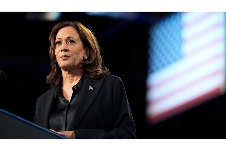 Kamala Harris hat es kurz vor der US-Präsidentschaftswahl erneut auf das Cover der Modezeitschrift "Vogue" geschafft. (Archivbild)