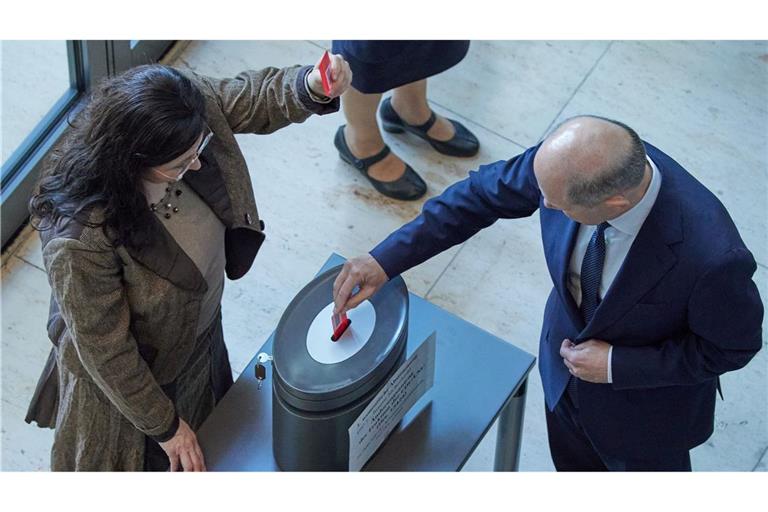 Kanzler Olaf Scholz (r.) und seine Koalition haben ihr "Sicherheitspaket" durchgebracht.