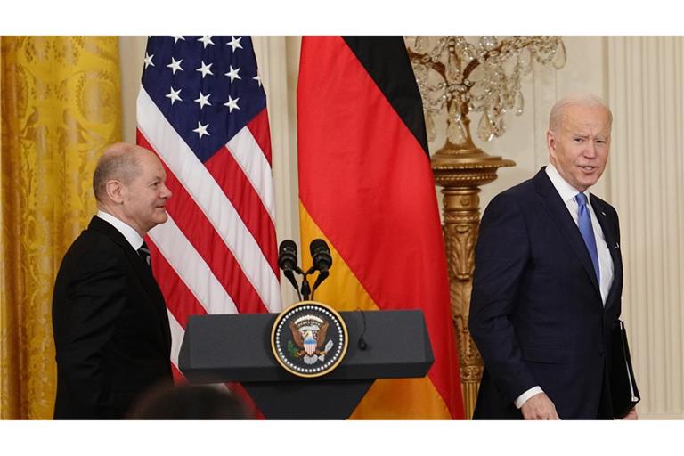 Kanzler Scholz (l.) beim Staatsbesuch  in Washington. Er bezeichnet US-Präsident Biden als „Freund“.