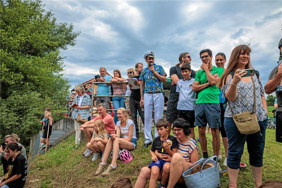 Kapitän Benjamin Wich kommentiert launig.