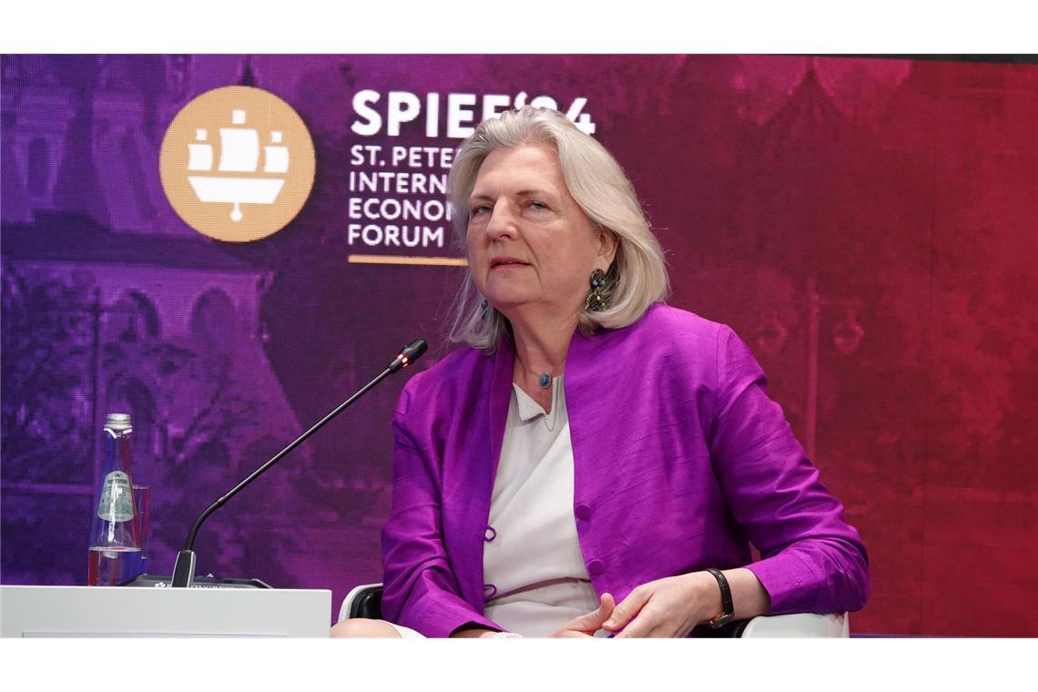 Karin Kneissl ist einer der wenigen gern gesehenen Gäste aus dem Westen auf russischen Politikveranstaltungen - wie hier beim Internationalen Wirtschaftsforum in St. Petersburg. (Archivbild)